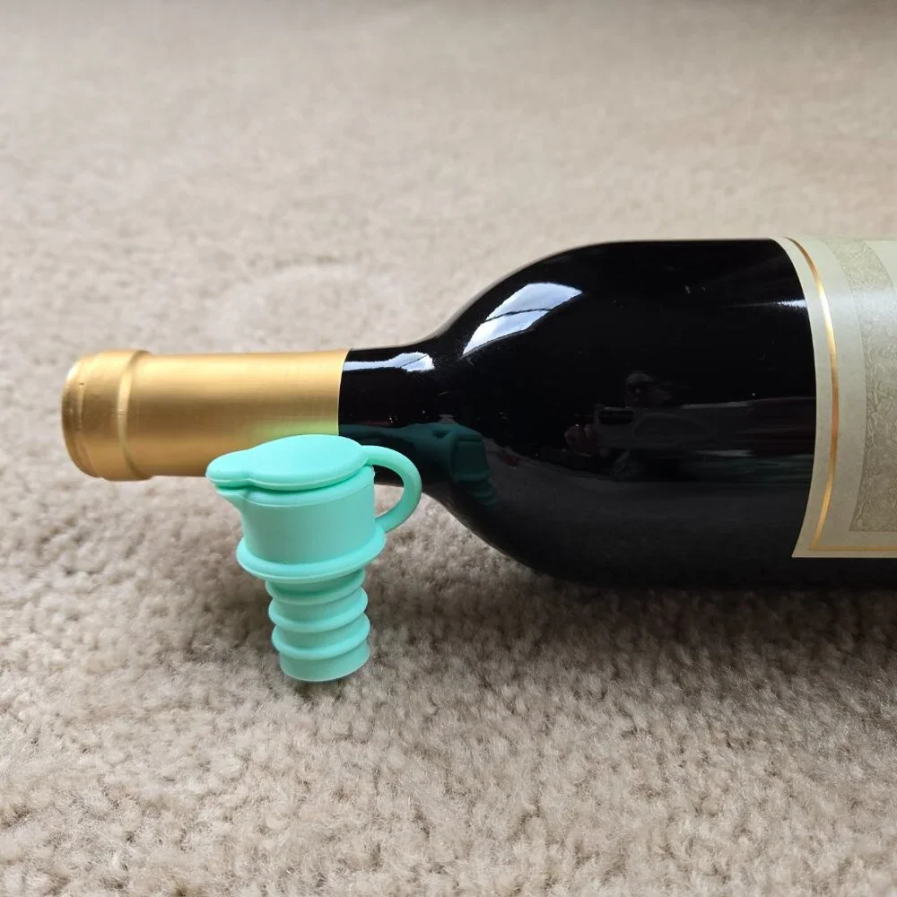 NEW Silicone Wine Stopper Spout Lid Olive Oil Salad Dressing - Picture 1 of 2